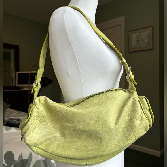 Lime green leather shoulder bag by Gail Labelle - Picture 2 of 5